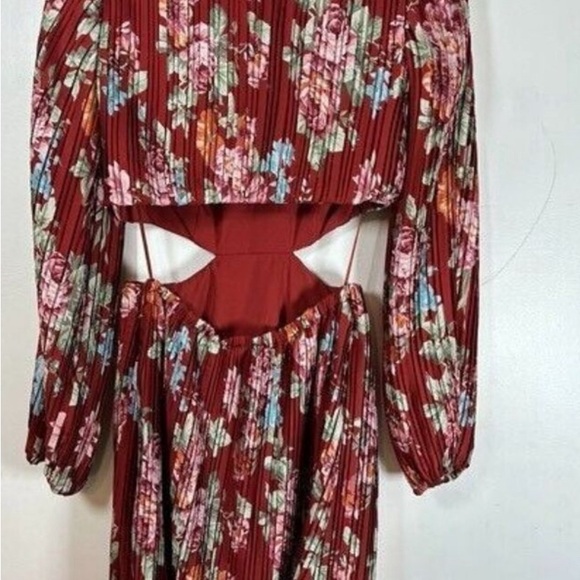 WAYF Red Pleated Floral Dress - Picture 6 of 13